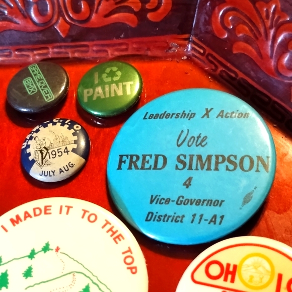 Huge lot of vintage pinback buttons - Picture 6 of 8